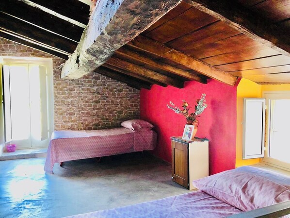 1 bedroom, bed sheets