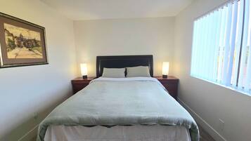 Fer et planche à repasser, Wi-Fi, literie fournie