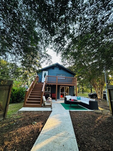 2-bedroom Cabin located in the countryside of Hockley, only 8min from Magnolia.