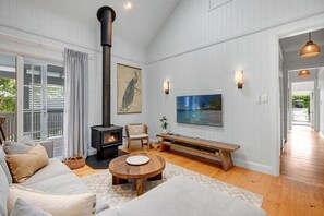 Living area - Paddy's Place - 6 Paddy's Crt, Bangalow (Byron)