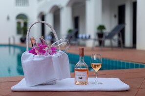 Outdoor pool - Queen Thanbula Hotel (Nyaung-U)