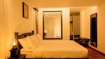 Deluxe Double Room | Desk, rollaway beds, free WiFi, bed sheets