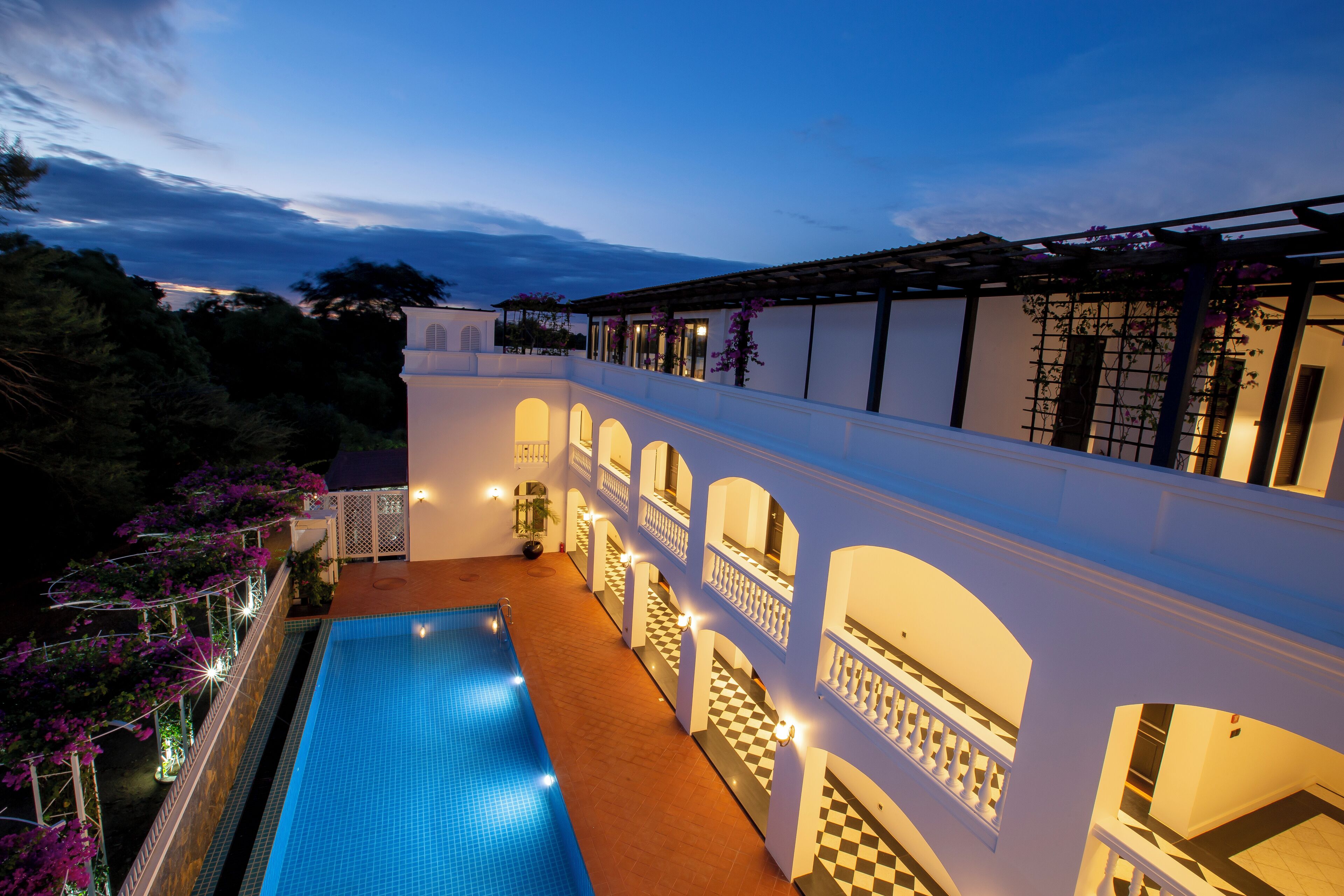 المنشأة من الخارج