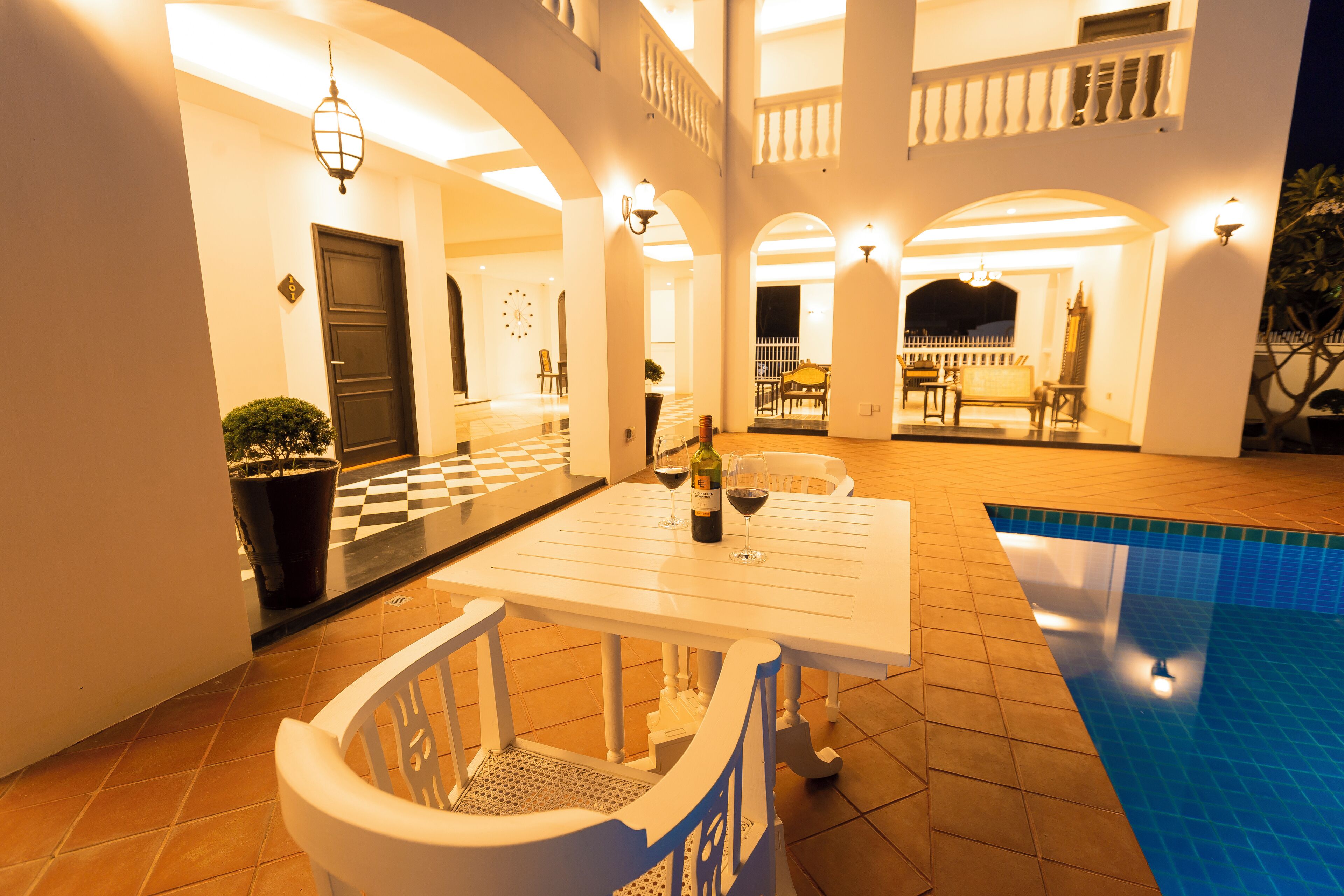 รับประทานอาหารกลางแจ้ง