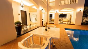 Khu ẩm thực ngoài trời