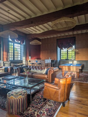 Games room - Private Norman Château for 12 - Near Deauville & Paris (Bouquetot)