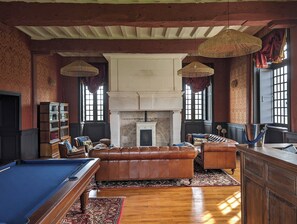 Games room - Private Norman Château for 12 - Near Deauville & Paris (Bouquetot)