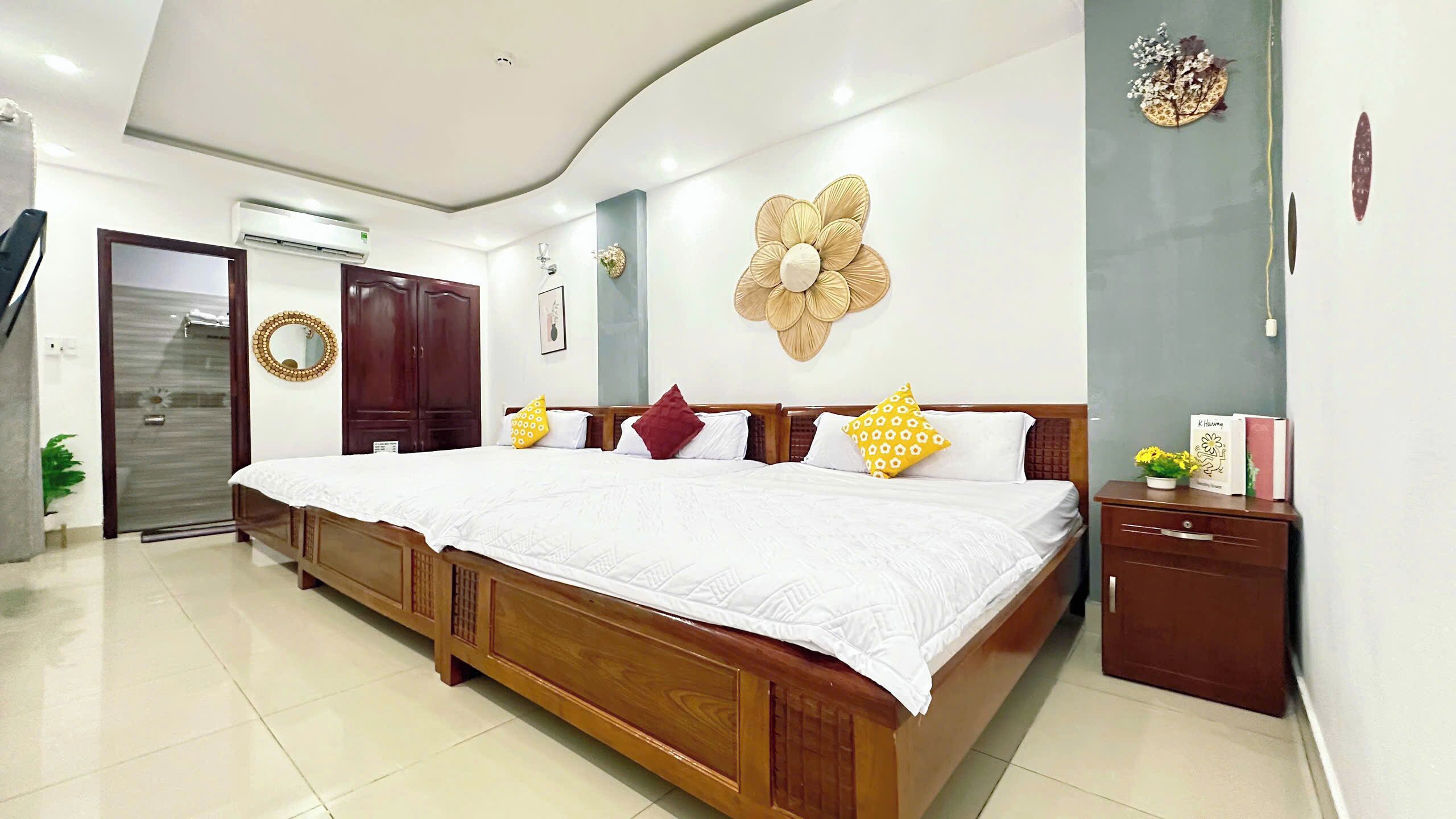 Family Room | Minibar, individually furnished, desk, blackout drapes