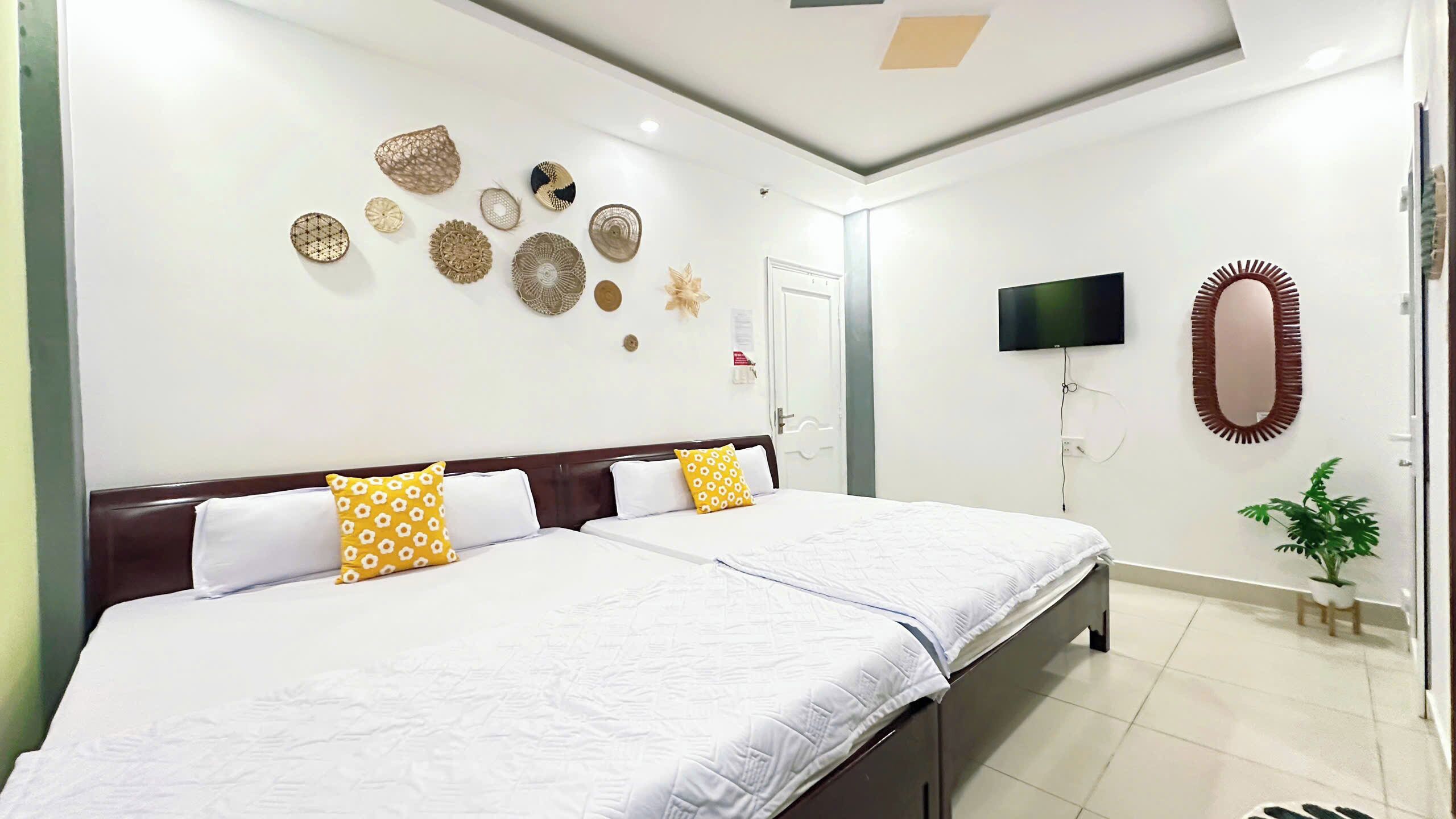 Quadruple Room | Minibar, individually furnished, desk, blackout drapes