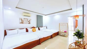 Standard-huone | Minibaari, yksilöllisesti kalustettu, työpöytä, pimennysverhot