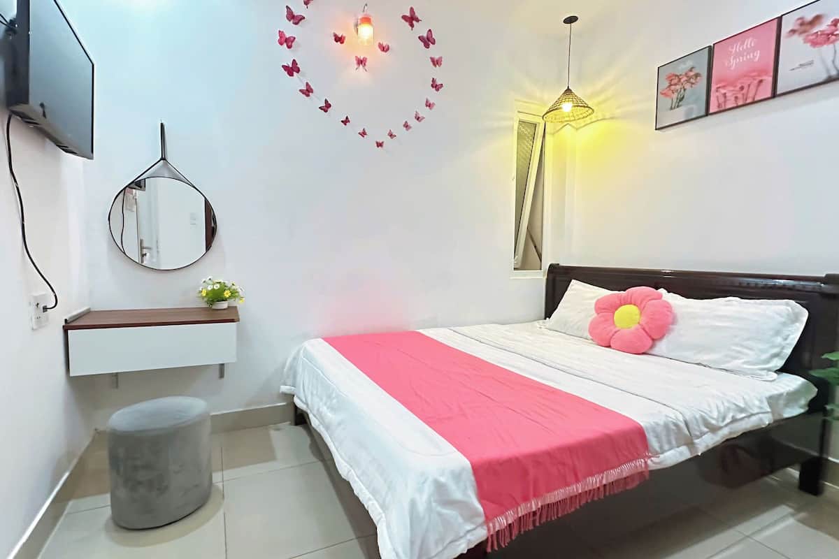 Double Room | Minibar, individually furnished, desk, blackout drapes