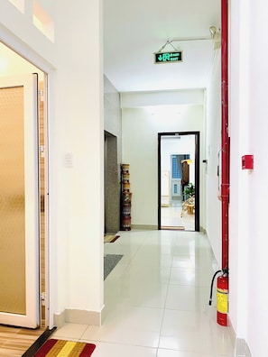 Standard-huone | Minibaari, yksilöllisesti kalustettu, työpöytä, pimennysverhot