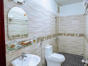 Shower, rainfall showerhead, designer toiletries, hair dryer - Hà Đan Hotel - Bãi Sau Vũng Tàu (Vũng Tàu)