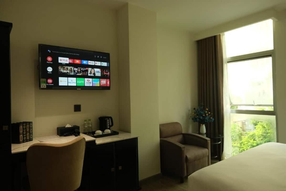 Premier Double Room | In-room safe, blackout drapes, soundproofing, iron/ironing board