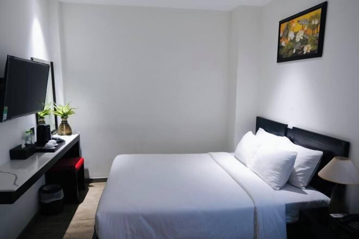 In-room safe, blackout curtains, soundproofing, iron/ironing board