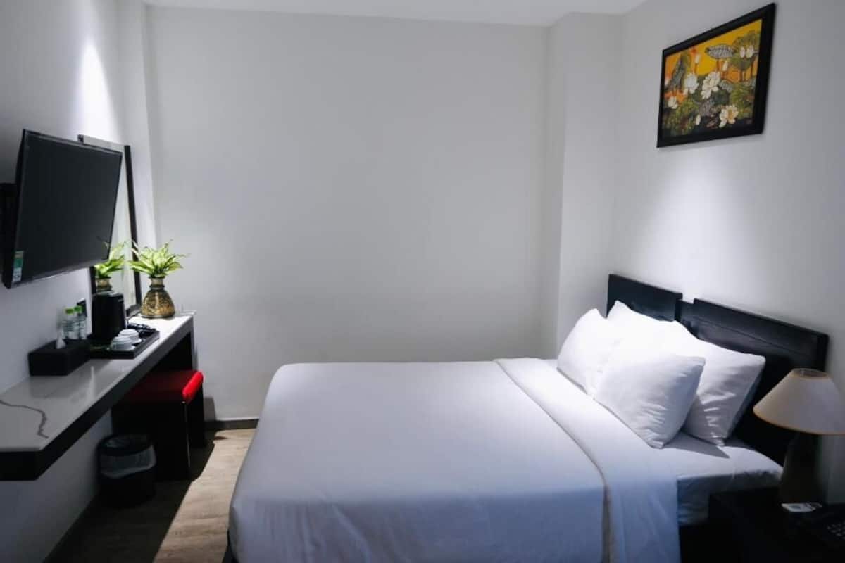 Superior Double Room | In-room safe, blackout drapes, soundproofing, iron/ironing board