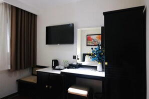 Family Triple Room | Television