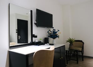 Deluxe Double or Twin Room, City View | Interior - Nicecy Boutique Hotel (Ben Thanh)