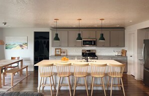 Private kitchen - Spacious 4-bedroom house in Nampa, sleeps 10 (Nampa)