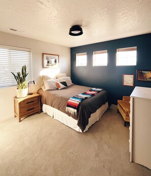 4 bedrooms, iron/ironing board, WiFi, bed sheets - Spacious 4-bedroom house in Nampa, sleeps 10 (Nampa)