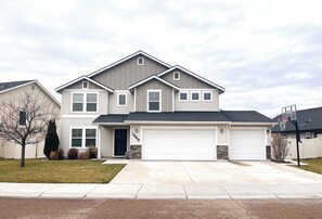Unclassified image, 3 of 13, button - Spacious 4-bedroom house in Nampa, sleeps 10 (Nampa)