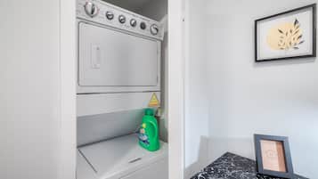 Deluxe Suite, Balcony, City View | Interior