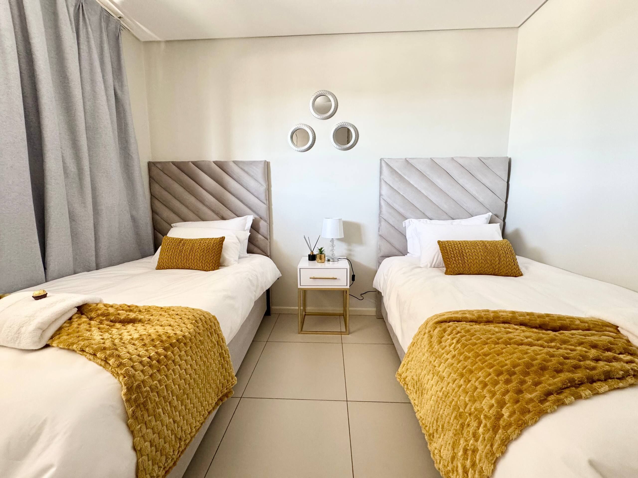 2 habitaciones, tabla de planchar con plancha, wifi y ropa de cama 