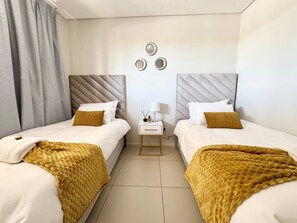 2 quartos, ferros/tábuas de passar roupa, Wi-Fi, roupa de cama