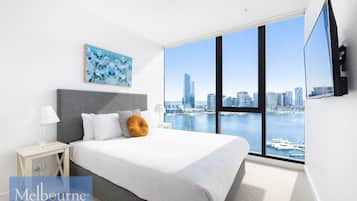 2 Bedroom 2 Bathroom Apartments with Stadium & Harbour Views | Blackout drapes, iron/ironing board, free WiFi