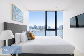 2 Bedroom 2 Bathroom Apartments with Stadium & Harbour Views | ผ้าม่านกันแสง, เตารีด/โต๊ะรีดผ้า, Wi-Fi ฟรี
