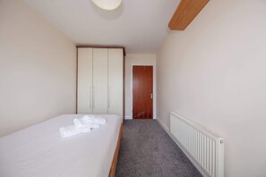 Room - Spacious 2BDR Flat Near Portmarnock Beach (Dublin)
