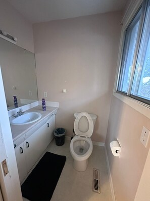 Bidet, towels, soap, toilet paper - Cozy West Edmonton Home Near Jasper park & Shops (Edmonton)