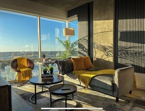 Living area - Luxurious 1-bedroom apartment in Downtown Orlando with Pool and Gym access (Orlando)