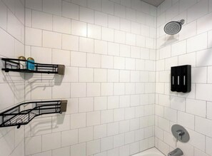 Towels, soap, toilet paper - Luxurious 1-bedroom apartment in Downtown Orlando with Pool and Gym access (Orlando)