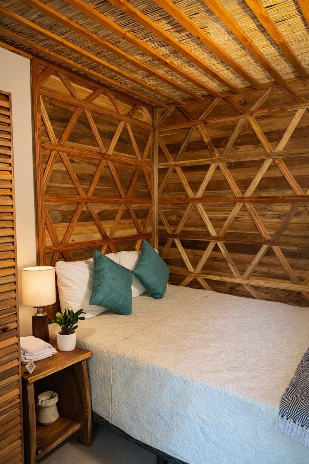 デラックス ダブルルーム (1 名様利用) パティオ ガーデンビュー | セーフティボックス (室内)、アイロン / アイロン台、WiFi (無料)