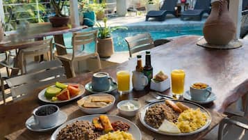 Desayuno completo incluido todos los días