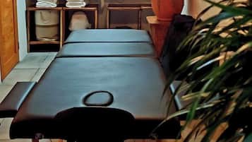 Couples treatment room(s), aromatherapy, hot stone massages