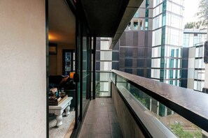 Property grounds - Stunning 2BDR Apt in the heart of Docklands (Docklands)