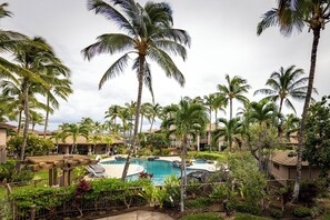 Pool - Bright and spacious townhome with golf membership! (Waikoloa Village)