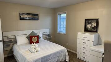 Iron/ironing board, WiFi, bed sheets