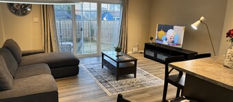 Gorgeous 3-bedroom house in family friendly Kitchener neighborhood