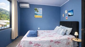 2 habitaciones, tabla de planchar con plancha, internet y ropa de cama