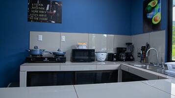 Micro-ondas, cooktop, lava-louças