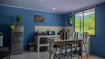 Mikrovågsugn, spishäll och diskmaskin