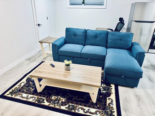 Maple Nest @ The Greens – Cozy, Tastefully Furnished Basement Suite