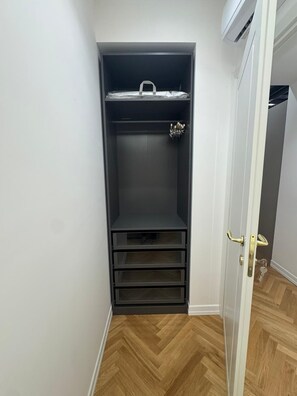 Interior - Laurina Hoome Collection (Rome)