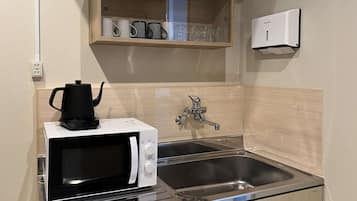 Réfrigérateur, four à micro-ondes