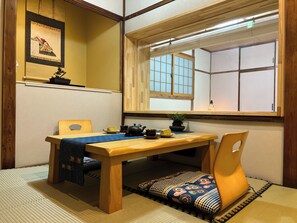 Dining - Within walking distance of Himeji Castle, Kimono Hotel Himeji is a Japanese-style inn located in a shopping district where you can experience wearing a kimono. (姫路市西二階町)