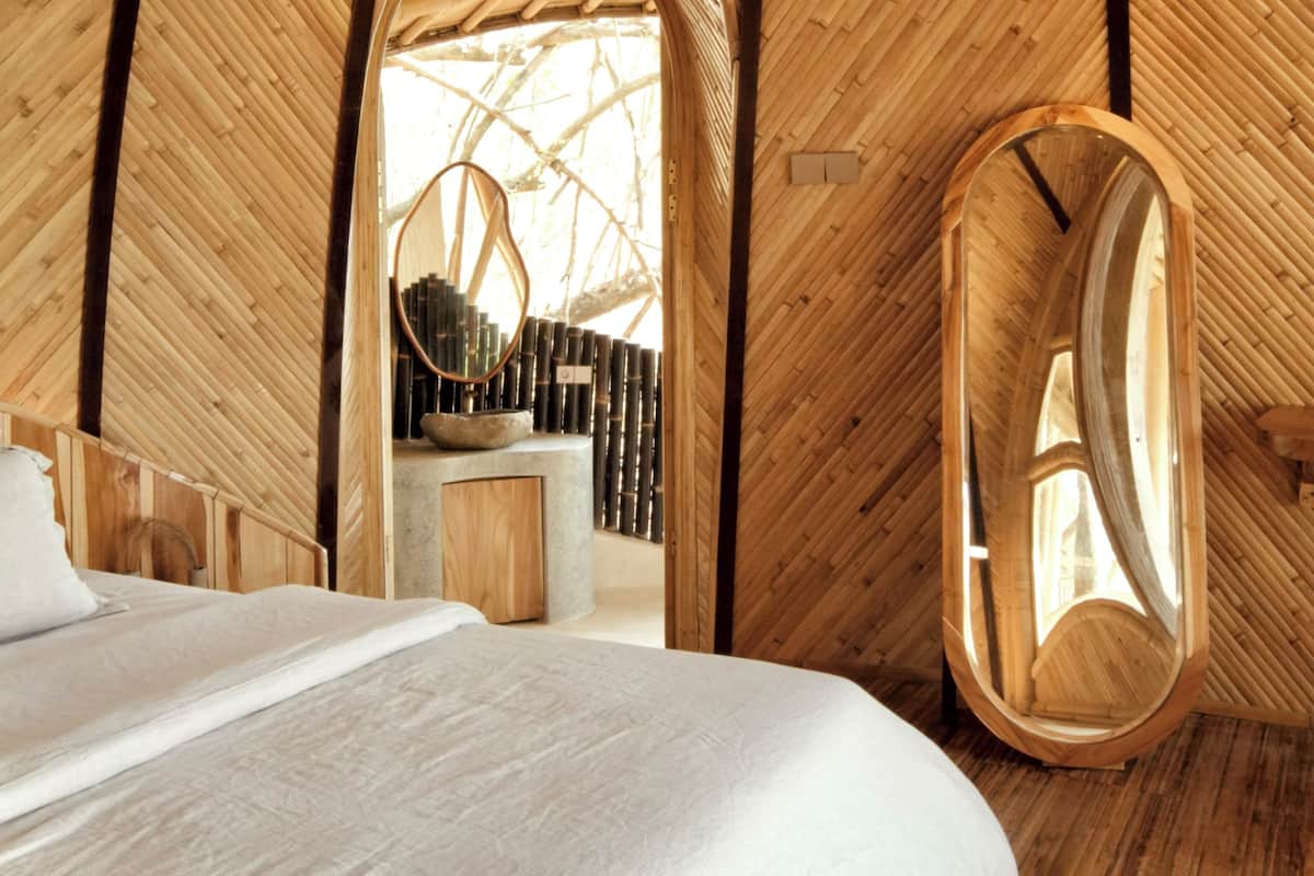 Premier Leaf Villa | Free WiFi, bed sheets