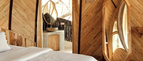 Premier Leaf Villa | Free WiFi, bed sheets